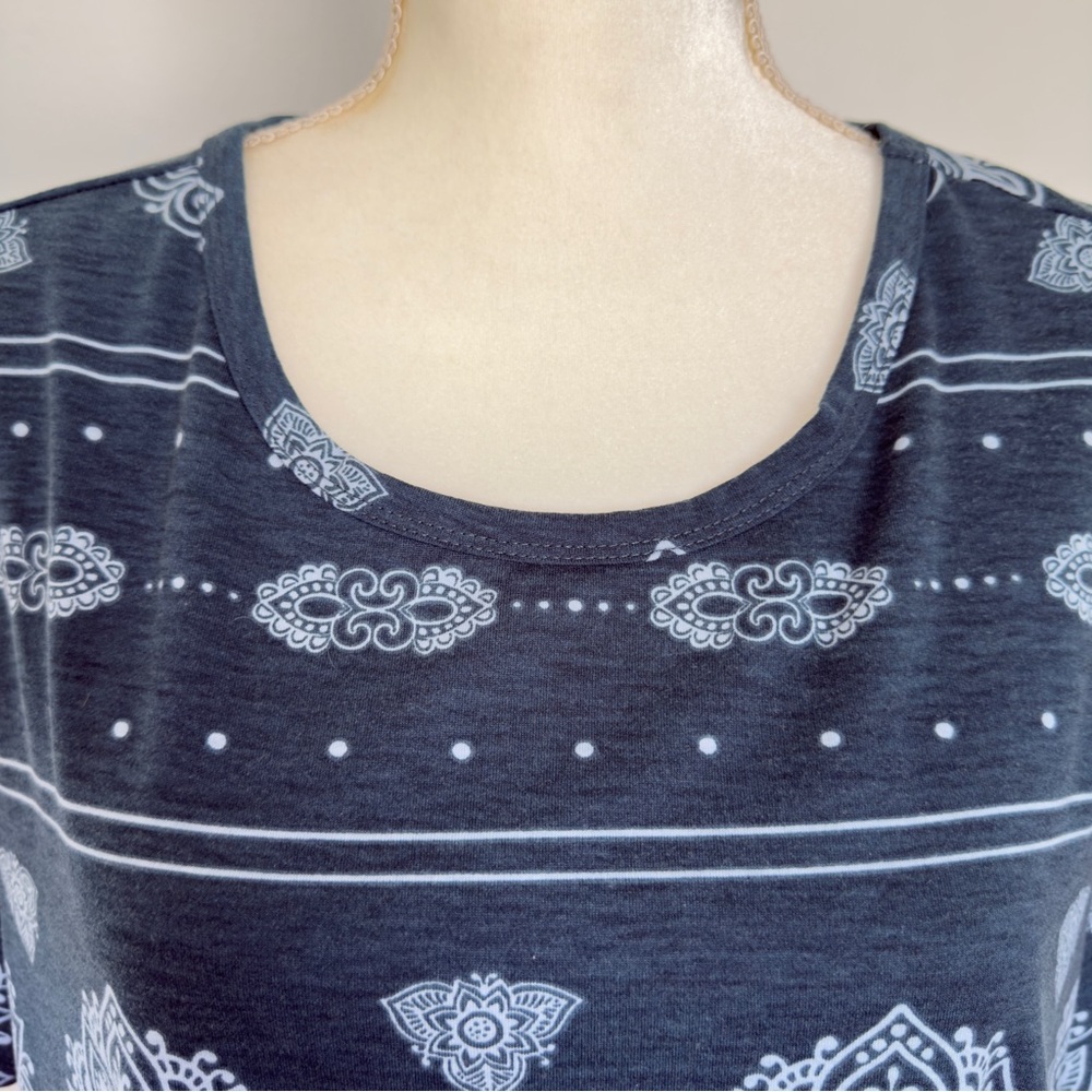 LULAROE Melissa Tunic Top 3XL Short Sleeve Relaxed Fit SHARKBITE Hem MANDALAS - Picture 5 of 10